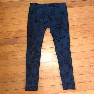 Cool patterned crop leggings!